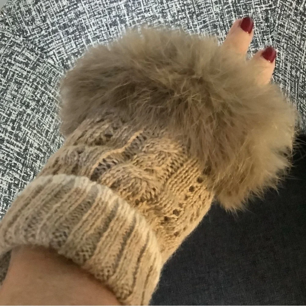 NWT Fingerless Gloves with Rex Trim